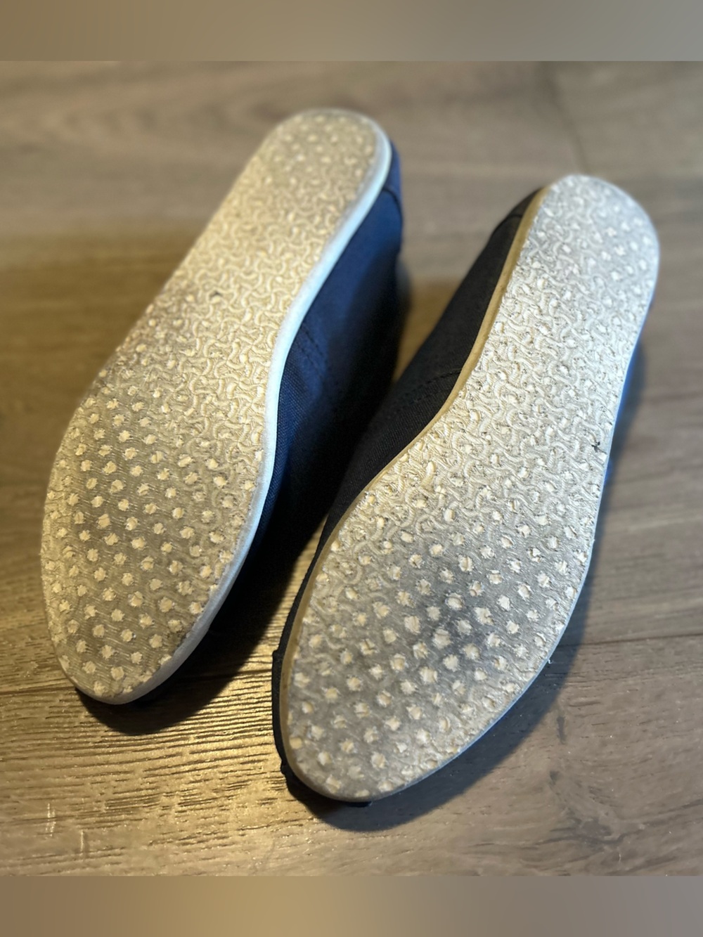 EUC Toms Navy Canvas Classics - Picture 11 of 15
